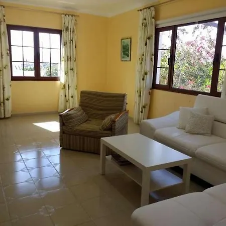 וילה Sleeps 6 Wifi