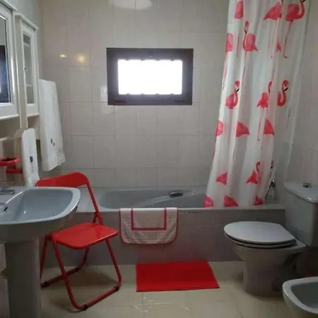 Sleeps 6 Wifi Villa