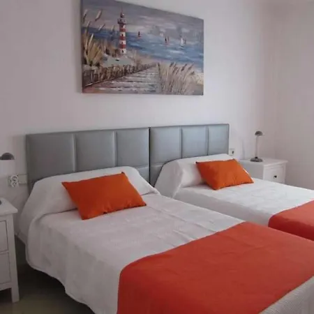 Sleeps 6 Wifi Villa *